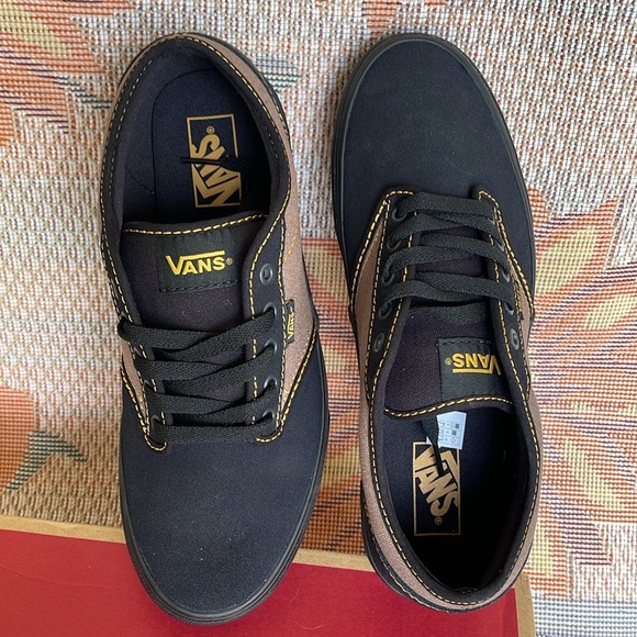 Vans • Men’s Atwood
Outcore Phantom/Black
VN000CX8B29
Sneakers - Picture 15 of 16